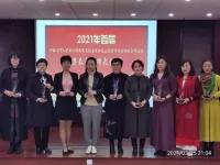 一個人立足于世，最大的資本就是教養(yǎng)。沒了教養(yǎng)，再良好的品質(zhì)也會變質(zhì)，再豐厚的資本也會貶值。人這一生，才華和能力或許能決定我們跳多高，教養(yǎng)和修為卻決定了我們能夠走多遠(yuǎn)。配圖