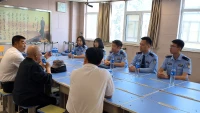 師傅說，兩個(gè)人在一起，需要同臺(tái)聯(lián)袂，才會(huì)有一場(chǎng)精彩的表演，當(dāng)對(duì)方不再愛你了，你所有的付出和努力，都只是一場(chǎng)獨(dú)角戲，為難了自己，也留不住要走的人。配圖