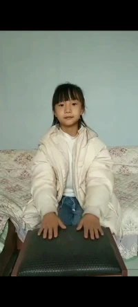 不要去追一匹馬，用追馬的時間種草。，待到春暖花開時，會有一群駿馬任你挑選，所以，修煉自己比取悅他人更有力量。配圖