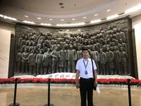 生活不是小說，沒有人能一直順風順水。只有付出汗滴禾下土的艱辛，才能收獲粒粒皆辛苦的果實。配圖