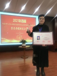風說了許多，把夏天注得盈滿配圖
