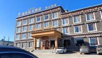身外再精彩，他人再美好，都與你無甚關(guān)系，你就是你，只須梳理自己的羽毛，飛你想去的地方；世界再冷漠，別人再虛偽，這些也與你無甚關(guān)系，你還是你，若把生活看成一種刁難，你終會(huì)輸，若把生活當(dāng)做一種雕刻，你總能贏!配圖
