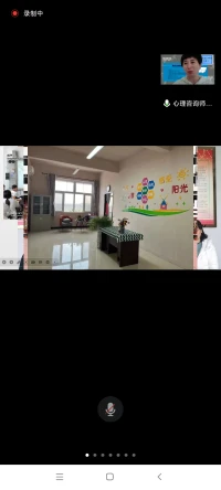 身外再精彩，他人再美好，都與你無甚關(guān)系，你就是你，只須梳理自己的羽毛，飛你想去的地方；世界再冷漠，別人再虛偽，這些也與你無甚關(guān)系，你還是你，若把生活看成一種刁難，你終會(huì)輸，若把生活當(dāng)做一種雕刻，你總能贏!配圖