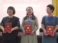 [玫瑰]作家楊絳說：“當你見過四季，看過風云，才發現你內心的淡定與從容才是美景；


當你見過世界，看過眾生，才發現你內心的勇敢和自信才是世面?！?

行走在人世間，我們會遇到很多的不如意，也會有很多無可奈何。


但只要勇敢自信，心存美好，任由外界嘈雜，自己也能輕松平和地面對生活。


人生下半場最好的活法，就是享受獨處，懂得知足，精神自洽。[微笑]配圖