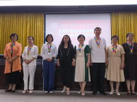 夏夜明亮，是因为每一粒光都停留在你的梦里配图
