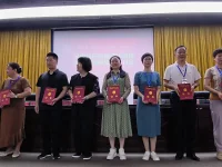 人与人之间的交往，其底层逻辑本来就是价值交换，如果彼此在利益上没有交集，情趣上也不相投，谁都没有必要认识谁，即使以前是熟人，也不会有人去珍惜和维护这种人际关系。配图