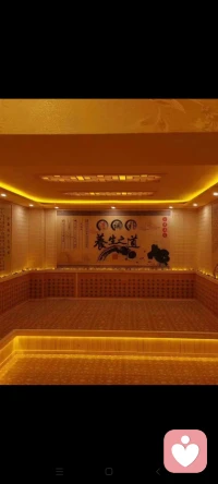 一場瑞雪擺茫茫，
相互關心暖心房。
微風捎去我問候，
添衣保暖別著涼。
出門路滑慢行走，
安全第一記心上。配圖