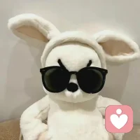 美國作家戈爾.維達爾曾說:“只要身邊的朋友小有成就，我就會覺得自己仿佛少了點兒什么?！睂τ谝活w高傲的心來說，莫大的屈辱不是遭人嫉妒，而是嫉妒別人，因為這種情緒向他暴露了一個他最不愿承認的事實:他自卑了。配圖