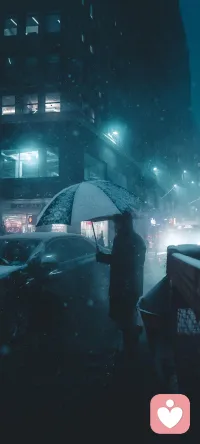 獨(dú)自撐傘的日子，記得大步向前。配圖