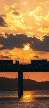 一生很短。
來不及旭日初上，就已經夕陽滿窗
來不及春宴細賞，就已經晚來冬霜
來不及年少輕狂，就已經遲暮惆悵配圖
