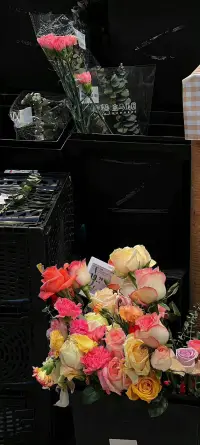 寫給自己
1.“不要因為世界太復雜，而背叛了你的單純。”
2.“快樂地活在當下，盡心即是完美。”
3.“頂著生活，忙碌中偶爾圖個開心。”
4.“內(nèi)心豐盈者，獨行也出眾。”
5.“不必借光而行，你我皆是星辰。”
6.“再平凡，也不要輕看自己。”
7.“心若有所向往，何懼道阻且長。”
8.“不用太著急去否定一些東西，你可能只是今天心情不好。”
9.“不求你一路順風只求你平平安安。”配圖