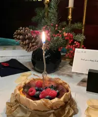 愿這個月，日子很滾燙，快樂又明亮。配圖
