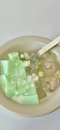 在心理學里，有一個叫“積極心理學”，它列舉了7件可以讓人感到長久喜悅的小事：

1.散步，適量運動讓人更愉悅。
2.寫日志，每天花20分鐘記錄值得高興的事。
3.放空，工作一整天后完全放松。
4.做點好事，日行一善，焉無福至。
5.達到心流，即全身心投入到某件事中。
6.冥想，塑造你的精神空間。
7.感恩，有值得感恩的事就是幸福。配圖