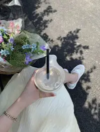 一转眼，夏天即将谢幕，有诗情、有仪式、有故事，与其千愁万绪交叠，不如就在今天好好与2022年的夏天道个别[玫瑰]配图