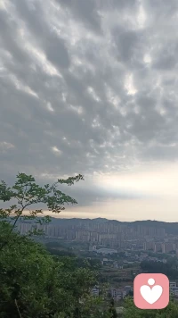 每天晨起爬山打卡，山间风景治愈人心，日子慢慢过就好✨️