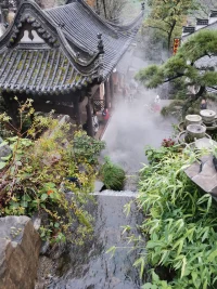 當我們有壓力的時候，我們可以找個人傾聽我們內心的聲音，舒緩我們的情緒壓力，也可以找個安靜的地方，一個人聽聽那流水的聲音，鳥兒的聲音等等，當我們壓力很大的時候，我們要問問自己的內心，是我們給自己要求太高了，還是他人對我們要求太高了。我們是否可以抽點時間重新規劃下自己，自己究竟要什么？在追求所需要的東西時，內心是喜悅的還是痛苦的，如果你很痛苦，那么問問自己它真的是你必須要的嗎？配圖