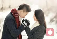 婚姻中，兩個人相處的智慧在于分寸恰當，似清醒還糊涂，而不在于對方多么精明，責任劃分多么清清晰。斤斤計較，不但讓自己感覺疲憊，還會讓對方感覺厭倦，因此最好的相處之道，就是難得糊涂。難得糊涂當然不是真的糊涂，而是凡事不近近計較，給對方適當?shù)膶捜菘臻g。糊涂的表現(xiàn)有兩種，一種是凡事不過于計較，讓自己的感覺神經大條一點，遲鈍一點。就不會因為一點點的小的傷害而感到傷心，難過，也不會去苛責別人了。領一種則是大智若愚，該裝傻的時候裝傻，不但可以讓你變得更加可愛，還能讓你之間的關系變得更加融洽。配圖