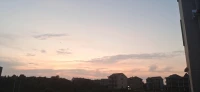 擁抱可以消除沮喪，能提升體內免疫系統效能，擁抱能為倦怠的軀體注入生機，使你變得更年輕更有活力，在家庭中每天的擁抱能促進關系和諧及大大的減少摩擦。配圖