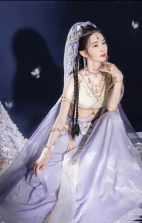 人生的路，靠自己一步步走去，真正能保護你的，是你自己的人格選擇和文化選擇。那么反過來，真正能傷害你的，也是一樣，自己的選擇。——余秋雨《借我一生》配圖