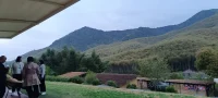 被關系所困的人，都希望能盡快搞定關系。

而其實，最重要的是先找回自己；那個有沒有關系，也能情感自足的自己。

然后，用這個自己再去處理關系，才會有效。

但這也是最難的環(huán)節(jié)，關系越受阻，越難放下關系，越想在關系里發(fā)力；這個自己就越來越糾纏不清，而無法真正有效作選擇。

先從關系里，“贖”回自己，那個不需要關系的自己；
再把這個自己重新“投入”關系，才有好的關系。配圖