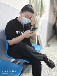 痛苦和煩惱，有收斂和聚焦的功能，能讓我們一下子把散亂的神思都收集到某一個主題上；但是也會有另外一種局限，就是生命的活力和創造力會被抑制。所以要學會在痛苦和煩惱里聚焦，更要能把心安頓下來。心若安頓不下來，就會有無盡的假設和想象的恐懼在撲楞翅膀；心若安頓下來，會立馬觸摸到一個陰影中的開關，便是“悟”的契機。配圖