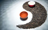 莫言說：“百毒不侵的內心，往往會被一句簡單的安慰打敗；刀槍不入的偽裝，常常在懂你的人面前徹底投降。”只有真正的體會了痛苦，才能知道平凡的幸福有多么可貴，你才會珍惜這平凡的心。在治愈對方的同時，也治愈了我自己。我是傾聽者芳華，傾聽是我的品質。只要你愿意來，我一直都在！配圖