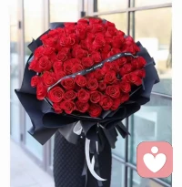 婚姻里，我们时常会遗忘恋爱时的欣赏和崇拜，用挑剔的眼光去审视伴侣，言语充满指责和抱怨。

我们以为是伴侣越来越糟，殊不知，是自己变得更无情了。

你吐出的每一句恶言，都是在扼杀昔日的感情，把家人推向远方。

破坏一个家庭最容易的方式，就是不断言语攻击。

当整个家庭都充满污言秽语，欢声笑语也将自动会烟消云散，毫无幸福可言。配图