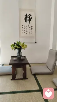 咨询手记:
​初学咨询，我认为起作用的是专业与技术。
后来慢慢懂得，真正疗愈人的是人与人之间的理解、信任和愿意彼此建立深度联结的温度——这是AI永远无法复刻的。
如今的我觉得，每个生命都是那么值得敬畏，只是需要有人懂得、陪伴、引领走过那一段黑暗的路，然后他自然被点亮。因为每个人都本自具足！