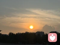 世界上只有三種事:自己的事，他人的事和老天的事。我們可以掌握的是自己的事，他人的事不要影響到自己，至于老天的事，我們沒法管。配圖