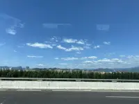 階段性的了解一下現(xiàn)在的家長，普遍存在不能與時俱進(jìn)的思想，不能正視孩子的長大，不能正確承認(rèn)自己認(rèn)知的錯誤！不敢于當(dāng)孩子面前承認(rèn)自己的錯誤，是中國家長和國外家長最大的區(qū)別！不能發(fā)現(xiàn)或者阻止孩子的興趣愛好，并不尊重認(rèn)可孩子某些方面比當(dāng)父母的強(qiáng)，是中國，尤其青春期孩子迫切需要父母能承認(rèn)錯誤的勇氣！配圖
