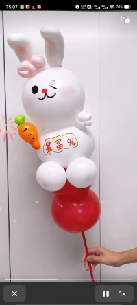 元宵圓圓，好運連連；元宵鼓鼓，幸福滿滿；元宵甜甜，快樂綿綿；元宵粘粘，團團圓圓。祝你元宵節勝似元宵，甜甜蜜蜜，圓圓滿滿，幸福美滿！配圖