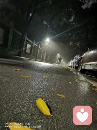 18岁考不上好大学，人生不会就此完蛋，
30岁没结婚，也不会孤独终老，
40岁买不起房，也没什么丢脸的，
人这一辈子除了s亡以外，一切都是不确定的，
乐观和爱才是生活最好的解药。配图