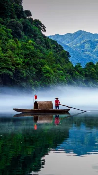 人還是要清醒
因為誰都不是誰的靠山
花落花殘，人聚人散
誰又能記住你幾年？配圖