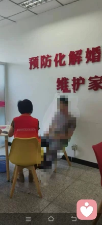 有對(duì)夫妻因?yàn)槟蟹讲蛔黾覄?wù)，女方拽著他來離婚，我們做調(diào)解的時(shí)候性格內(nèi)向的男人哭了十幾分鐘之后說：“家里明明有女人，可是日子過得跟沒女人似的……”朋友們，您聽出了什么？配圖