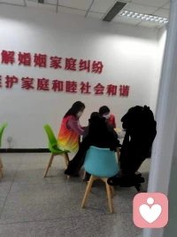 往往，使人疲憊的不是遠方的高山，而是鞋子里的一粒沙子。配圖