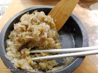 昨天一個(gè)在家里困了一個(gè)月的姐姐說，疫情管制這是在家里吃的最后幾頓像樣的飯，這兩天買不上菜，心里郁悶，之前曬的菜干正好派上用場，還好社區(qū)領(lǐng)導(dǎo)及時(shí)解決了買菜難！但是心里悶得慌，還是想找人聊聊天！看來傾訴真是調(diào)節(jié)情緒的有效方式??????疫情之下，一定要把控好自己的情緒??????配圖