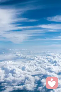 和不累的人相處，和喜歡的人見面，如果愛情很難，那就祝各自安好，你有你的堅持，我有我的驕傲。配圖