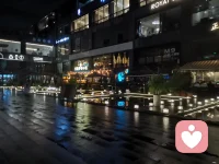 人生除了生死，其他都是擦傷。睡前原諒一切，醒來不談過往。配圖