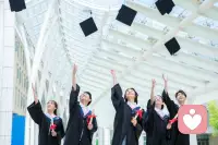 在育兒過程中，培養(yǎng)其高水平的成就動(dòng)機(jī)，我覺得是必要的。可以讓兒童做些自律訓(xùn)練，需要注意的是，過度的管束和限制會(huì)使兒童的獨(dú)立性較差，成人后往往缺乏創(chuàng)造性和競爭力，因?yàn)樗麄內(nèi)狈Τ删托枰? class=