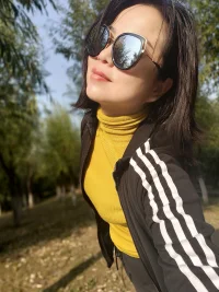 很喜歡一句話：“我自風情萬種與世無爭”。配圖