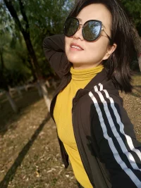 很喜歡一句話：“我自風情萬種與世無爭”。配圖