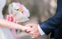 戀愛和婚姻有著本質的不同，戀愛是兩個人的事，只要兩個人互相喜歡就可以決定在一起，但是婚姻不同，婚姻是兩個家庭的結合，意味著更多的責任和牽絆。配圖