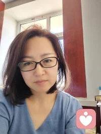 ​生活从未变得容易
只不过是我们变得更加坚强
在日复一日中把自己磨成了光配图