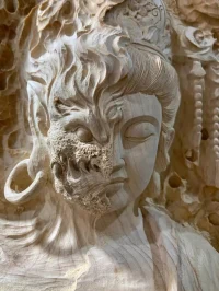 人生的風(fēng)景永遠(yuǎn)不要預(yù)測(cè)不必?fù)?dān)心未來，無論如何他都會(huì)以他的姿態(tài)到來，更不必糾結(jié)過去，因?yàn)樵僭趺醇m結(jié)也無法改變既定的事實(shí)看看當(dāng)下的心情，如果低落，請(qǐng)?zhí)ь^看看藍(lán)天白云會(huì)治愈，如果開心，請(qǐng)給世界微笑和善意在關(guān)系里，美好和感情的交融，是幸福的關(guān)鍵之一配圖