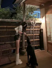 由于具有了思考的能力，人便得已邁出了動物界.配圖