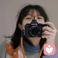 爱需要有自甘示弱的姿态，有保护对方的愿望，有乐于奉献的精神，有取悦别人的心理——总而言之，爱需要无私忘我，或者至少需要把自私隐藏得不露痕迹，而且爱也需要矜持。——毛姆配图