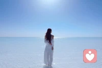 女人如水，柔中帶剛。可以澎湃成巨浪，可以如涓涓細流，在怎樣的容器裡就呈現什麼形狀，所以關鍵就看你怎麼對待……配圖