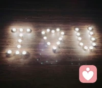 林夕在給楊千嬅的《飛女正傳》歌詞中提出過一個疑問：做一個飛女跟古惑仔走難；vs與不心愛的每夜晚餐，也不知哪個故事更悲慘？？你們覺得呢？很多傾訴者抱怨婚姻生活平庸麻木了……但有沒有想過當初為什麼選擇了這個人？哪怕曾愛的轟轟烈烈，都可能經不住時間消磨，外界誘惑，更別說如果只是為了一個形式找人搭伙過日子，那這種結果幾乎是必然的……配圖