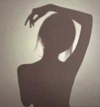 自己才是自己最好的soulmate
?擁抱那個(gè)得以窺見(jiàn)的脆弱渺小的人
?那是我們自己 
然後走過(guò)去伸出手，給與最好的關(guān)懷與慰藉……
?而她回報(bào)我的 
是一個(gè)開(kāi)闊的 難以言喻的 生動(dòng)世界配圖