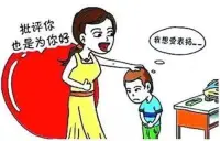 俗話說：“棍棒底下出孝子”。到底在管教孩子時是打還是不打一直是爭論的話題，雖然有爭議，但自古以來從沒有停止過暴力教育方式，其目的就是給孩子定制規則，不贊成打完罵完除了問問孩子疼不疼，難不難過，一定要告訴孩子，你也很難受，而且你依然愛他，一如既往的愛著他，不會離開他，打他只是因為他做得不對的那件事，而不是因為不愛他，消除孩子心靈上的陰影。雖然打的在你看來有理有據，但還是建議父母多控制自己的情緒，多用自己的耐心、知識和智慧去對待孩子的問題，讓孩子可以健康快樂的成長。還是推薦正面管教，做智慧的父母！配圖